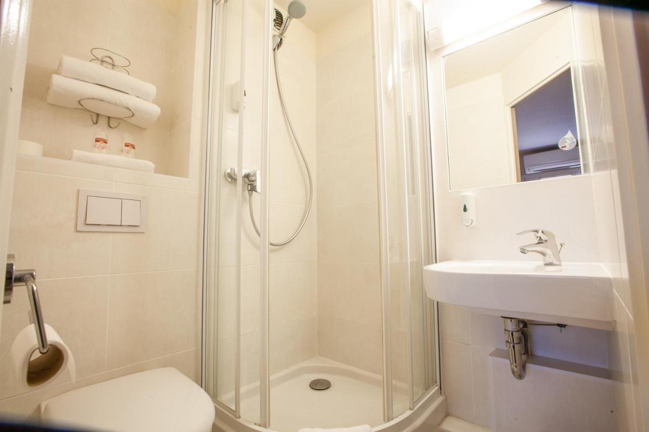 Best Hotel Lyon - Saint Priest Экстерьер фото